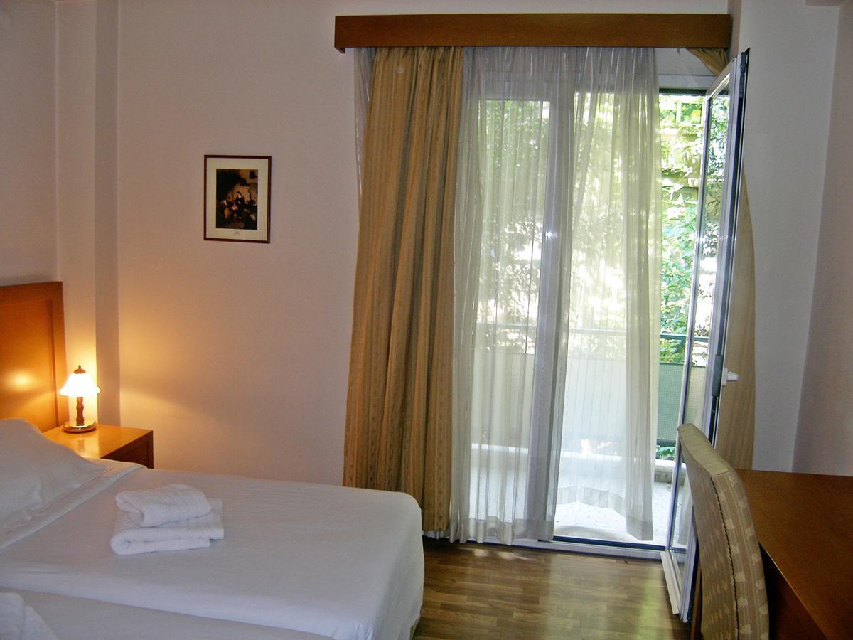 Theoxenia Hotel Atene Esterno foto